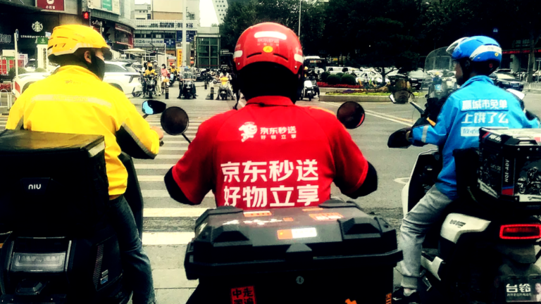外卖新规落地：淘宝闪购、美团、京东三强进入合规时代即时零售新战局